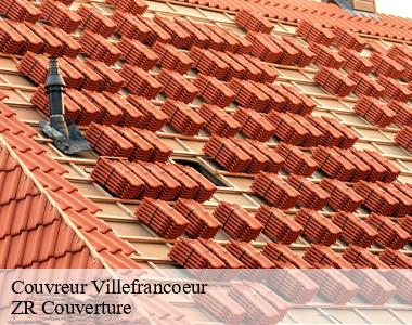 Quel couvreur faut-il contacter pour les travaux à effectuer sur une toiture à Villefrancoeur ?